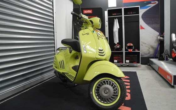 Neufahrzeug Vespa 946 10° Anniversario - Bild 4