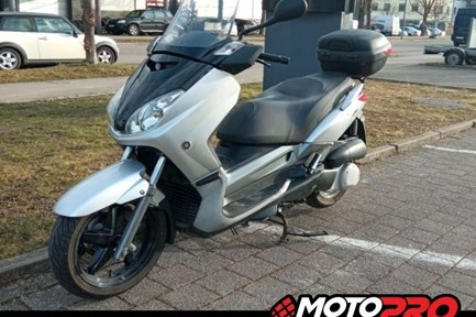 Yamaha X-Max 250