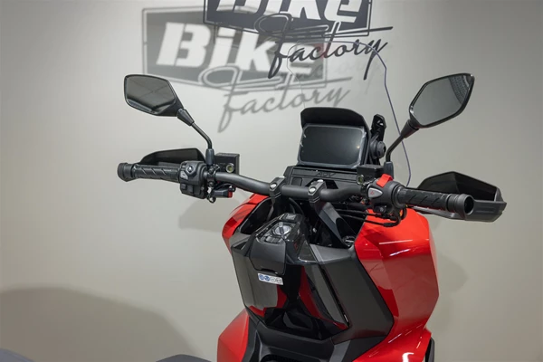 Honda ADV350 (Hyper Red) - Bild 3