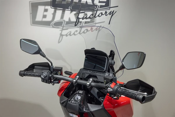 Honda ADV350 (Hyper Red) - Bild 5