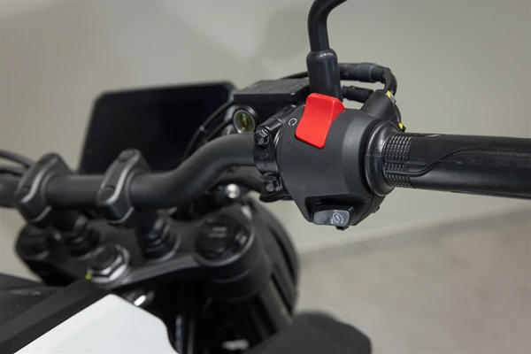 Honda CB125R (weiß) - Bild 10