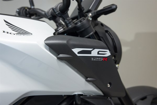 Honda CB125R (weiß) - Bild 7