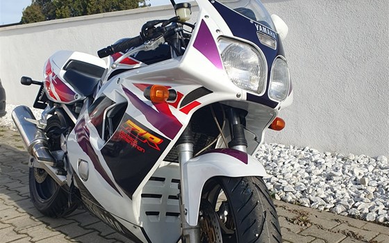 Gebrauchtmotorrad Yamaha FZR 600 R - Bild 1 Gebrauchtmotorrad Yamaha FZR 600 R - Bild 1