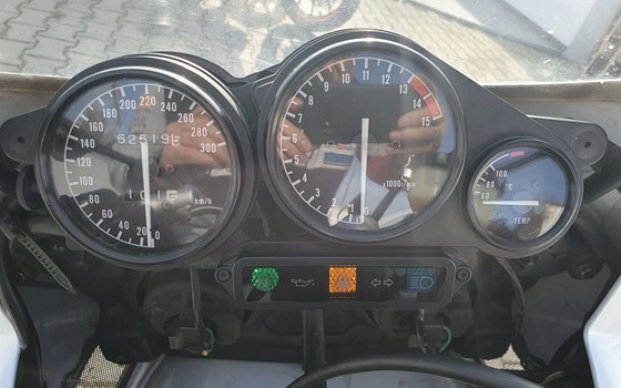 Gebrauchtmotorrad Yamaha FZR 600 R - Bild 3 Gebrauchtmotorrad Yamaha FZR 600 R - Bild 3