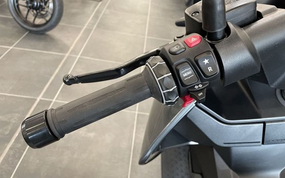 Gebrauchtmotorrad BMW CE 04 - Bild 7