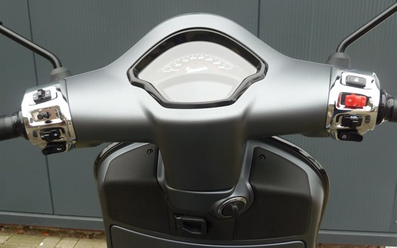 Neufahrzeug Vespa GTS 300 hpe Super Sport - Bild 9
