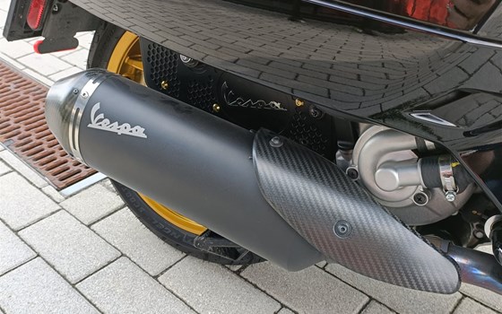 Gebrauchtmotorrad Vespa GTS 300 hpe Super - Bild 11 Gebrauchtmotorrad Vespa GTS 300 hpe Super - Bild 11