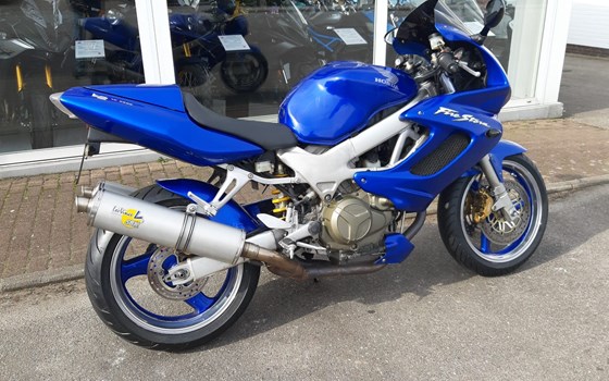 Gebrauchtmotorrad Honda VTR 1000 F Fire Storm - Bild 2