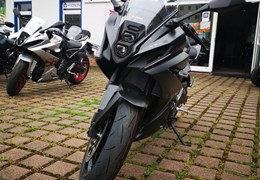 Neumotorrad Suzuki GSX-8R