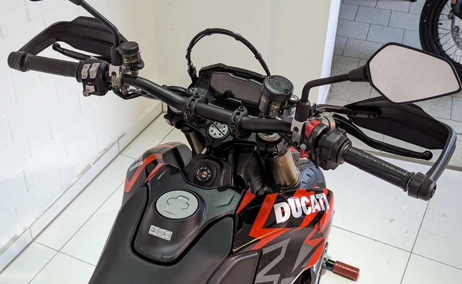 Angebot Ducati Hypermotard 698 Mono RVE Bild 8: Angebot Ducati Hypermotard 698 Mono RVE