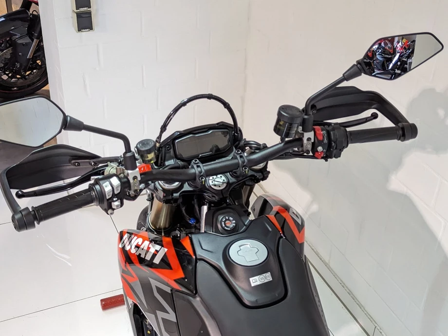Angebot Ducati Hypermotard 698 Mono RVE Bild 9: Angebot Ducati Hypermotard 698 Mono RVE