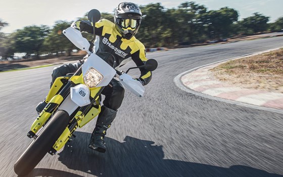 Neufahrzeug Husqvarna 701 Supermoto - Bild 5