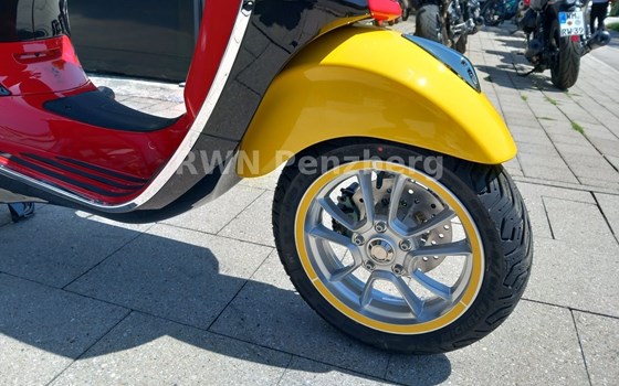 Gebrauchtmotorrad Vespa Primavera 50 Disney Mickey Mouse Edition - Bild 4