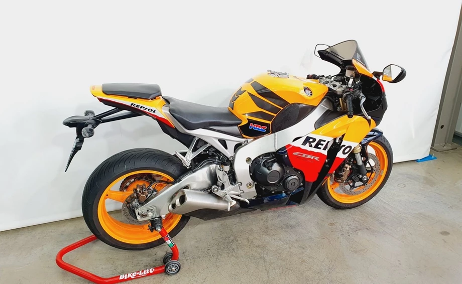 Angebot Honda CBR1000RR Fireblade Bild 3: Angebot Honda CBR1000RR Fireblade