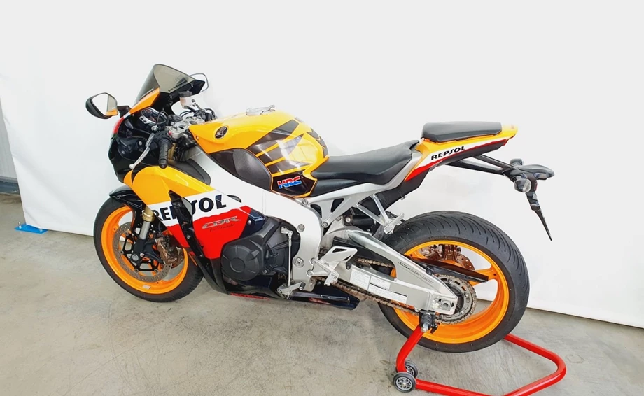 Angebot Honda CBR1000RR Fireblade Bild 7: Angebot Honda CBR1000RR Fireblade