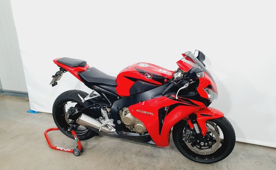 Angebot Honda CBR1000RR Fireblade Bild 2: Angebot Honda CBR1000RR Fireblade