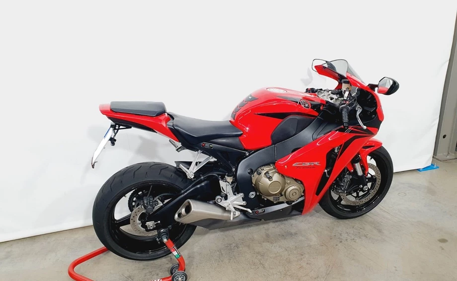 Angebot Honda CBR1000RR Fireblade Bild 3: Angebot Honda CBR1000RR Fireblade