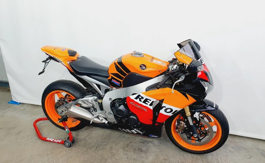 Angebot Honda CBR1000RR Fireblade Bild 2: Angebot Honda CBR1000RR Fireblade