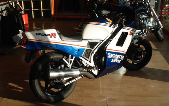 Gebrauchtmotorrad Honda VF 1000 R - Bild 4