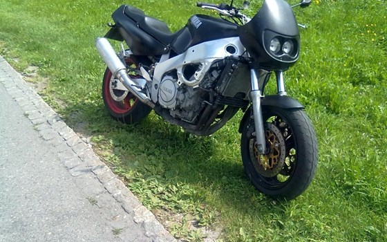 Gebrauchtmotorrad Yamaha FZR 1000 EXUP - Bild 2 Gebrauchtmotorrad Yamaha FZR 1000 EXUP - Bild 2