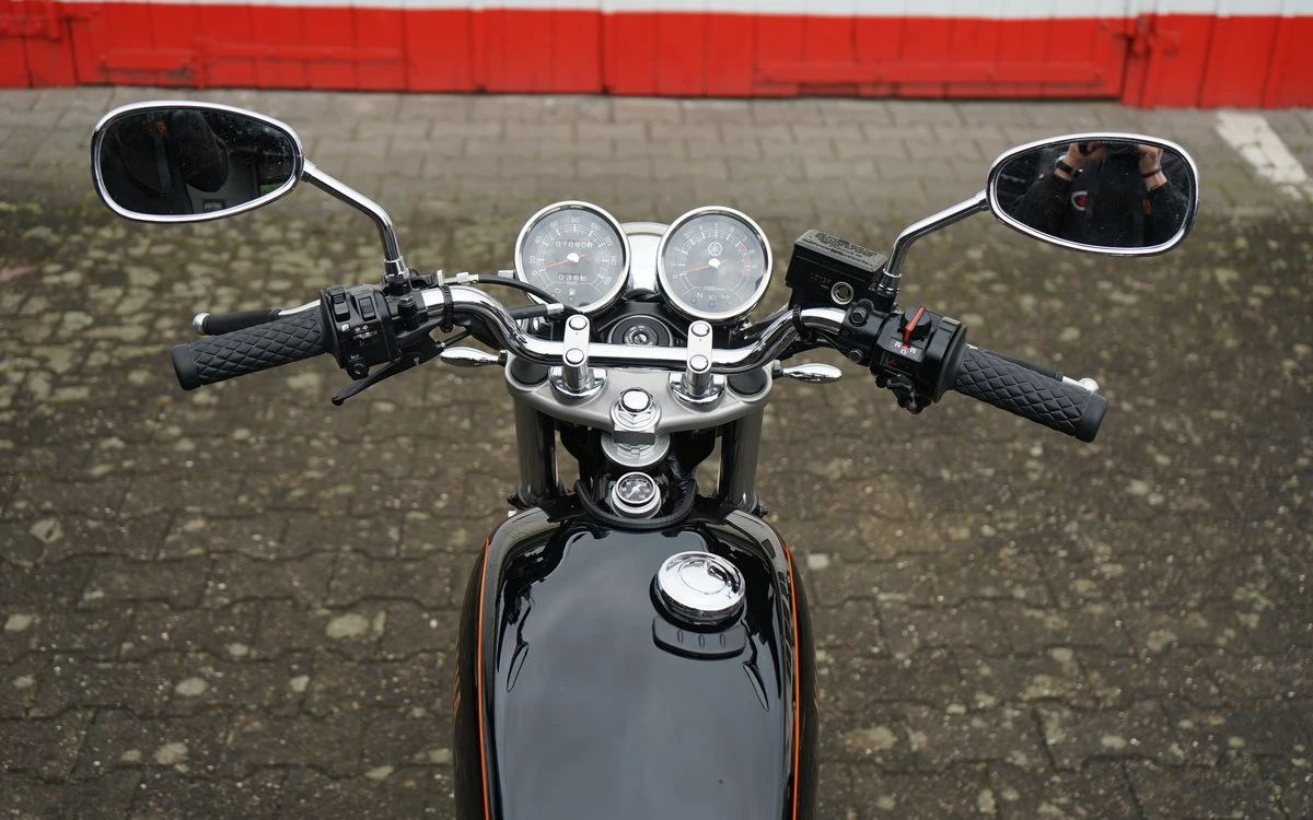 Zum Vergrößern bitte anklicken! Angebot Yamaha SR 400