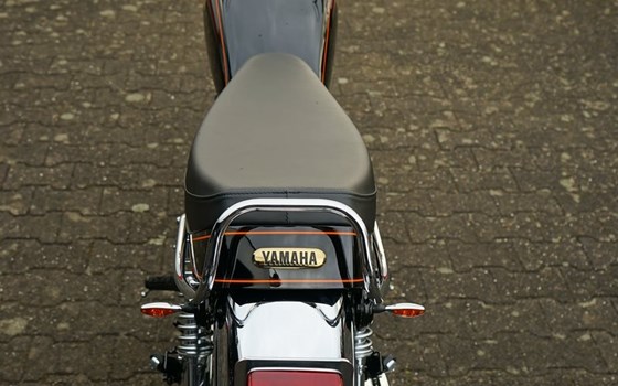 Gebrauchtmotorrad Yamaha SR 400 - Bild 8