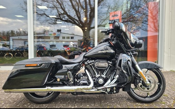 Gebrauchtmotorrad Harley-Davidson CVO Street Glide FLHXSE - Bild 1