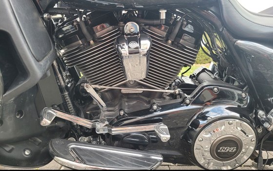 Gebrauchtmotorrad Harley-Davidson CVO Street Glide FLHXSE - Bild 10