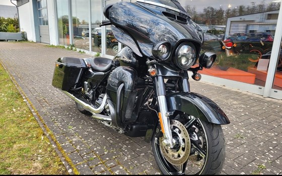 Gebrauchtmotorrad Harley-Davidson CVO Street Glide FLHXSE - Bild 2