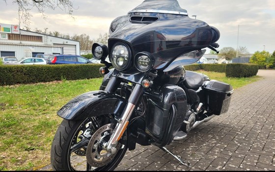 Gebrauchtmotorrad Harley-Davidson CVO Street Glide FLHXSE - Bild 4