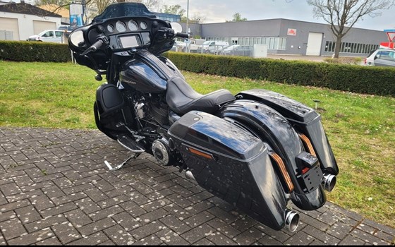 Gebrauchtmotorrad Harley-Davidson CVO Street Glide FLHXSE - Bild 6