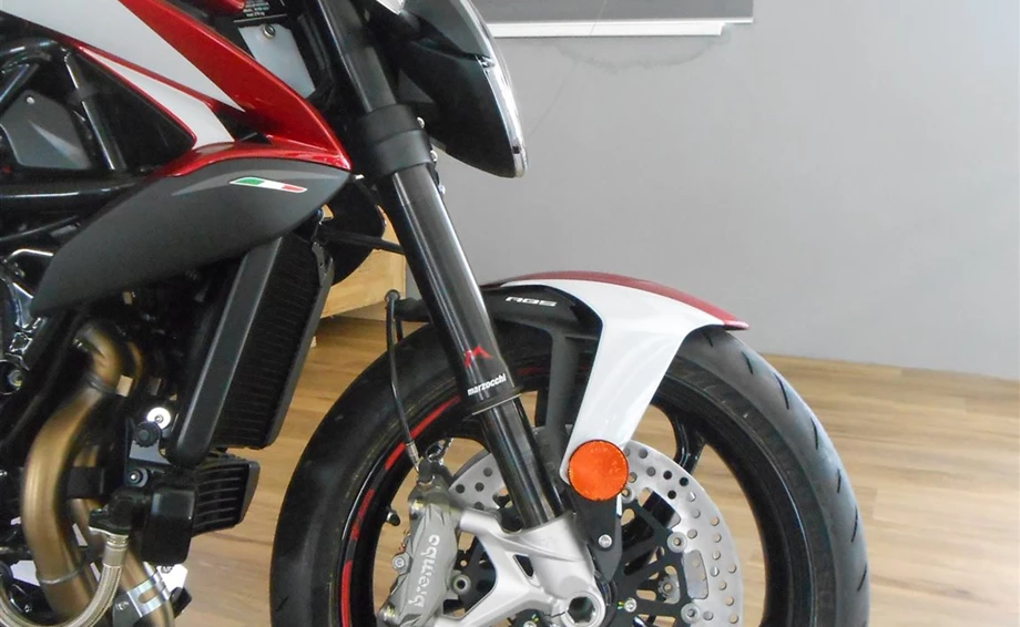 Angebot MV Agusta Brutale 800 RR Bild 14: Angebot MV Agusta Brutale 800 RR