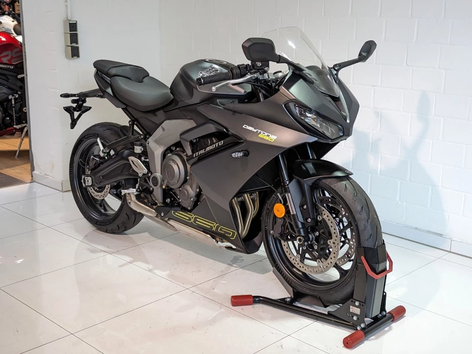 Angebot Triumph Daytona 660 Bild 2: Angebot Triumph Daytona 660