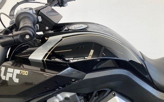Gebrauchtmotorrad Benda LFC 700 - Bild 12 Gebrauchtmotorrad Benda LFC 700 - Bild 12