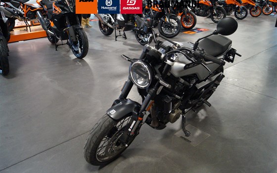 Gebrauchtmotorrad Husqvarna Vitpilen 401 - Bild 2 Gebrauchtmotorrad Husqvarna Vitpilen 401 - Bild 2