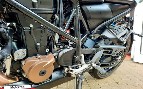 Gebrauchtmotorrad Husqvarna Svartpilen 701 - Bild 11