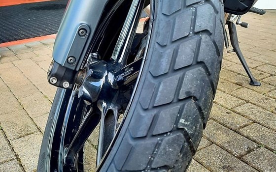 Gebrauchtmotorrad Husqvarna Svartpilen 701 - Bild 6