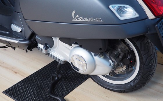 Gebrauchtmotorrad Vespa GTS 300 i.e. Super Sport - Bild 10 Gebrauchtmotorrad Vespa GTS 300 i.e. Super Sport - Bild 10
