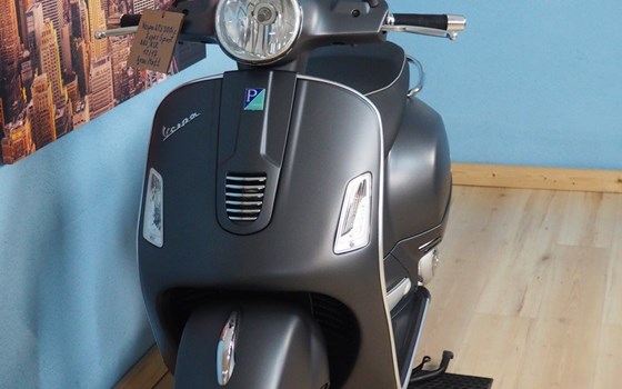 Gebrauchtmotorrad Vespa GTS 300 i.e. Super Sport - Bild 11 Gebrauchtmotorrad Vespa GTS 300 i.e. Super Sport - Bild 11