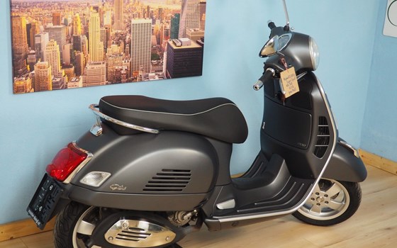Gebrauchtmotorrad Vespa GTS 300 i.e. Super Sport - Bild 16 Gebrauchtmotorrad Vespa GTS 300 i.e. Super Sport - Bild 16