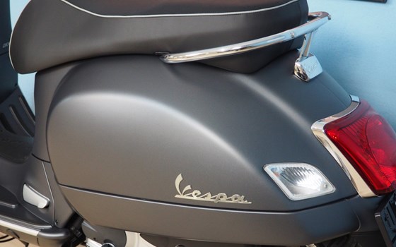 Gebrauchtmotorrad Vespa GTS 300 i.e. Super Sport - Bild 9 Gebrauchtmotorrad Vespa GTS 300 i.e. Super Sport - Bild 9