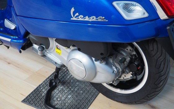 Gebrauchtmotorrad Vespa GTS 300 i.e. Super - Bild 10 Gebrauchtmotorrad Vespa GTS 300 i.e. Super - Bild 10