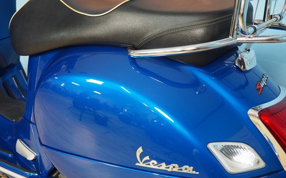 Gebrauchtmotorrad Vespa GTS 300 i.e. Super - Bild 9 Gebrauchtmotorrad Vespa GTS 300 i.e. Super - Bild 9