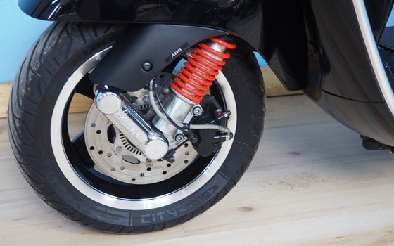 Gebrauchtmotorrad Vespa GTS 125 Super iGET - Bild 11 Gebrauchtmotorrad Vespa GTS 125 Super iGET - Bild 11