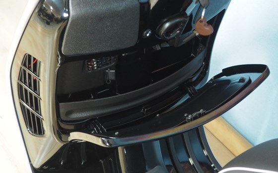 Gebrauchtmotorrad Vespa GTS 125 Super iGET - Bild 5 Gebrauchtmotorrad Vespa GTS 125 Super iGET - Bild 5
