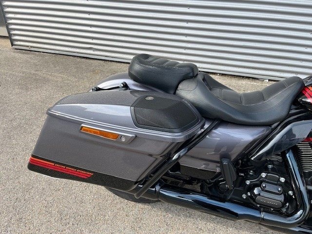 Harley-Davidson CVO Street Glide FLHXSE (Smoky Gray & Black Hole (Metallic)) - Bild 5