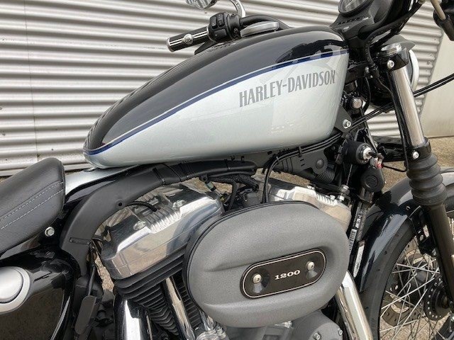 Harley-Davidson Sportster XL 1200 N Nightster (Midnight Pearl/Brilliant Silver Pearl) - Bild 2