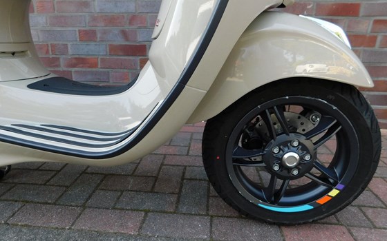 Neufahrzeug Vespa Primavera 125 S - Bild 9