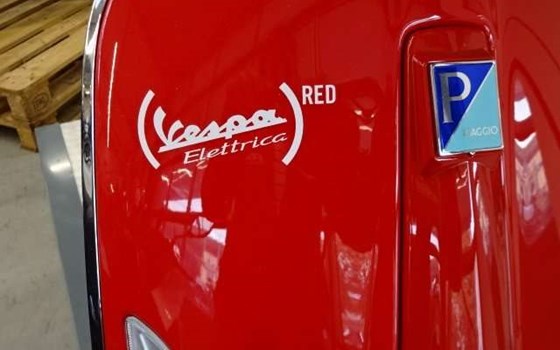Neufahrzeug Vespa Elettrica 70 km/h - Bild 1