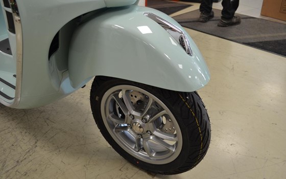 Neufahrzeug Vespa GTS 125 - Bild 8